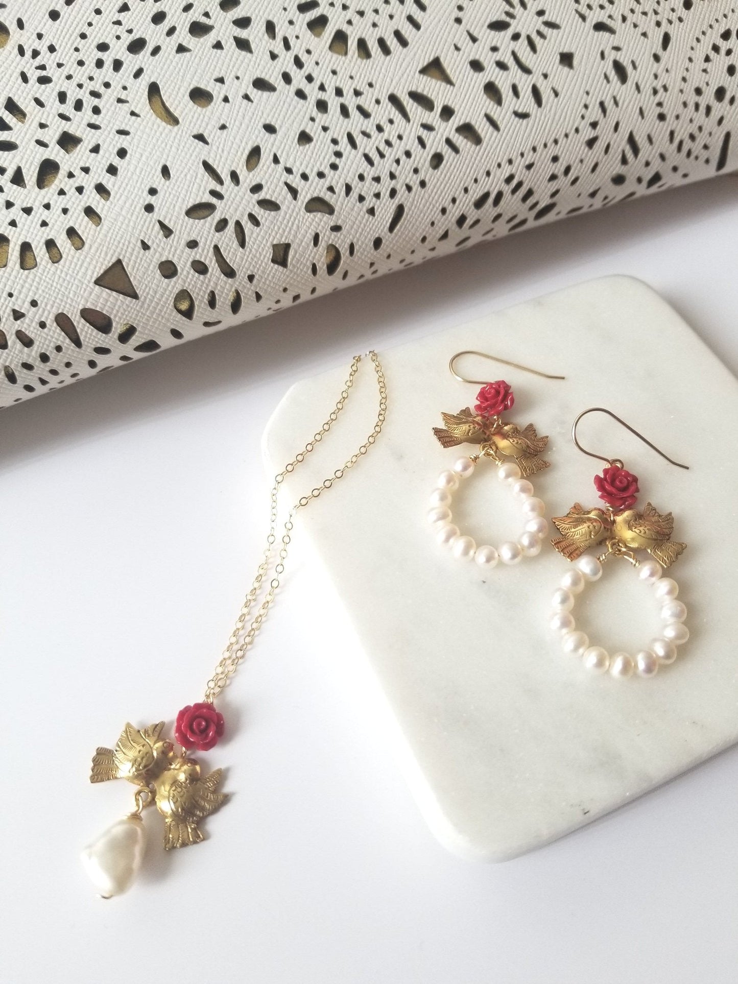 Lovebird Gold Pearl Necklace ilamentsjewelry