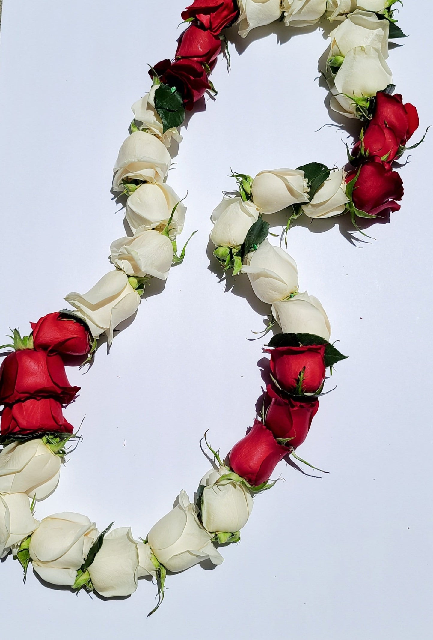 White Rose & Red Flower Lei ilaments Jewelry