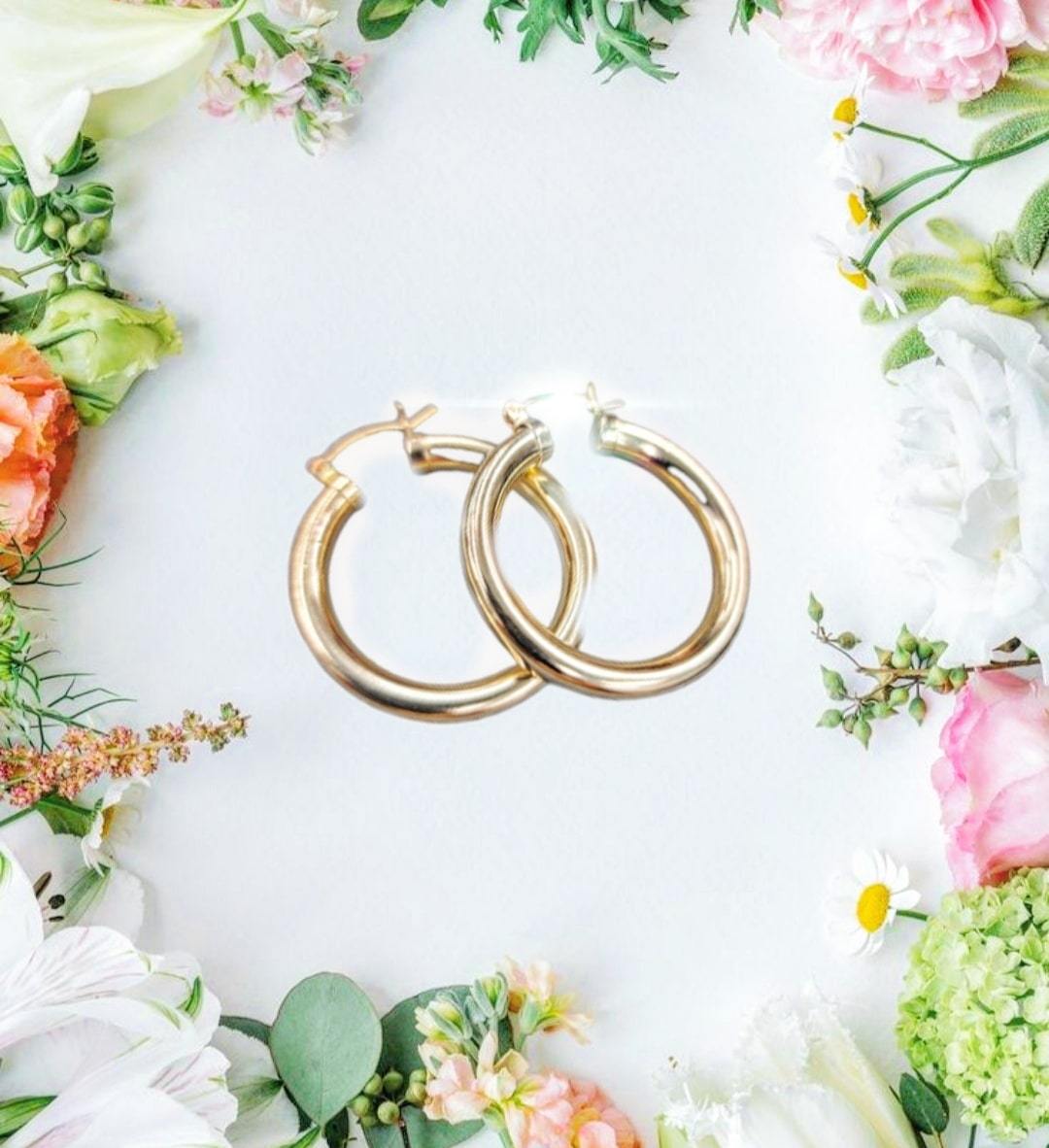 14kt Huggie Hoop Earrings ilaments Jewelry
